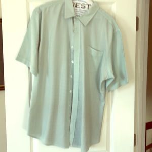 Short sleeve dress shirt